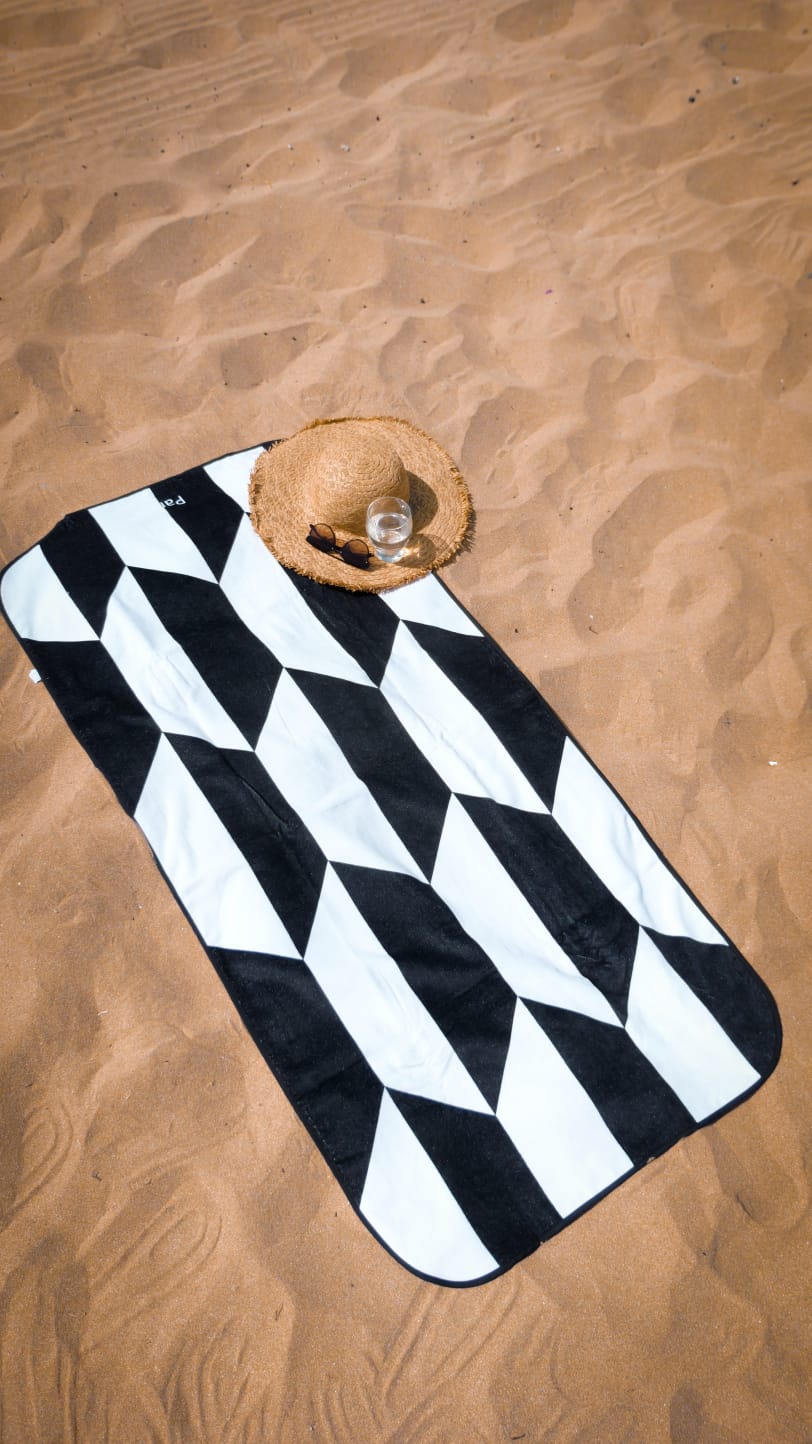Serviette de plage microfibre recyclée – Sans sable & ultra absorbante